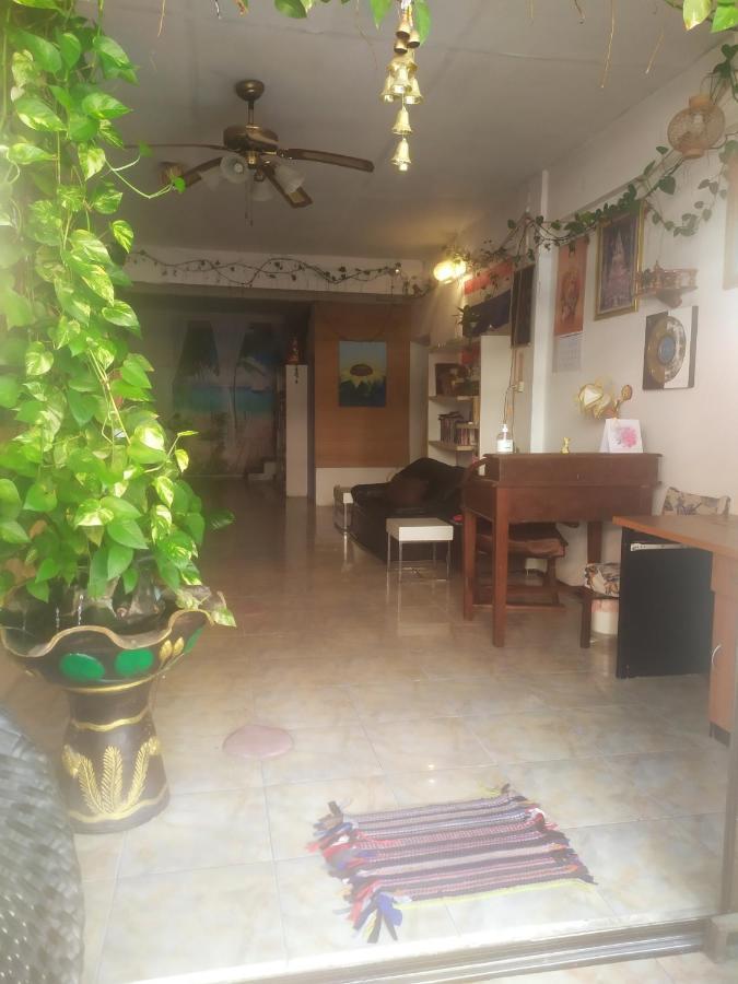 Artem'S Guesthouse Jomtien Beach Eksteriør billede