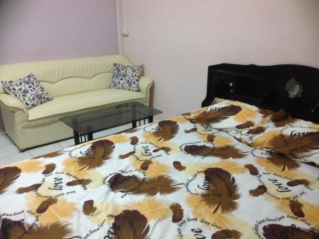 Artem'S Guesthouse Jomtien Beach Værelse billede