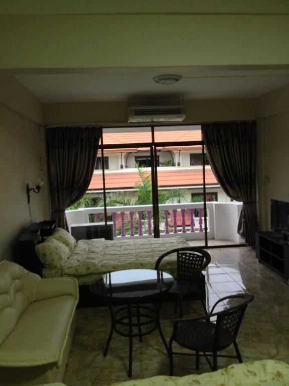 Artem'S Guesthouse Jomtien Beach Eksteriør billede
