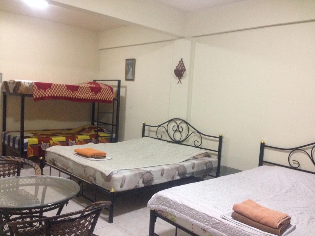 Artem'S Guesthouse Jomtien Beach Eksteriør billede
