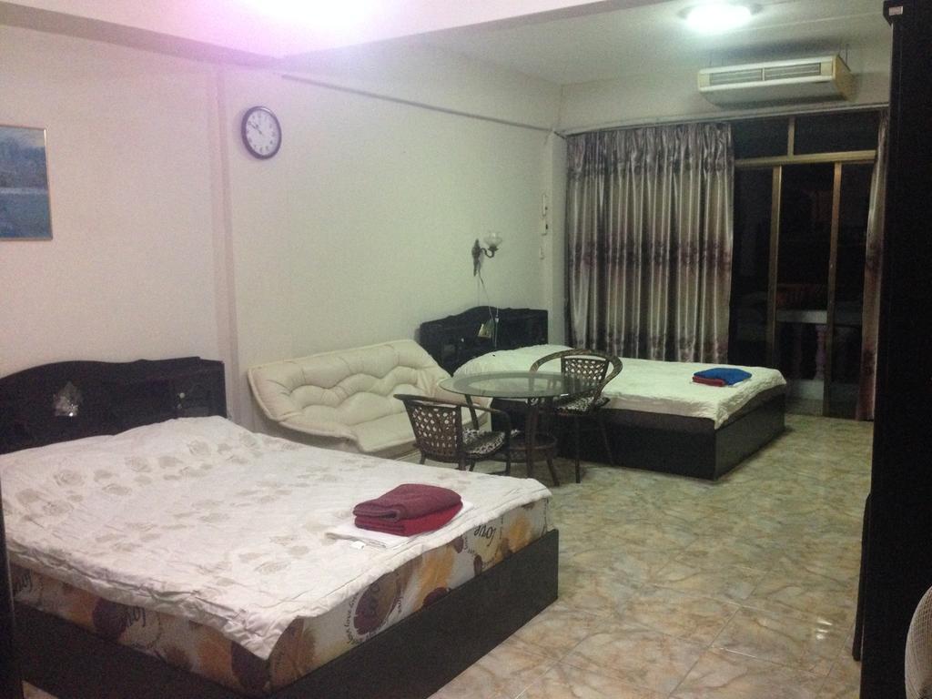 Artem'S Guesthouse Jomtien Beach Eksteriør billede