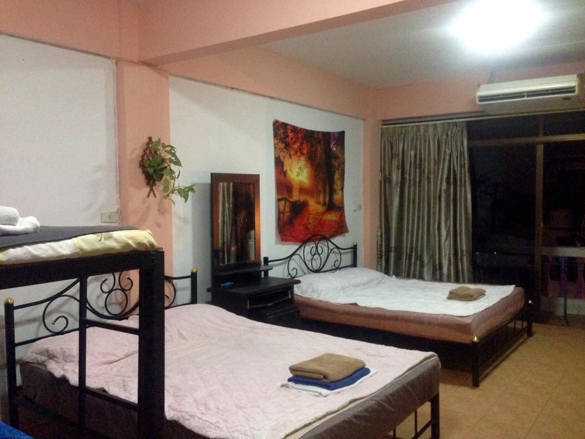 Artem'S Guesthouse Jomtien Beach Eksteriør billede