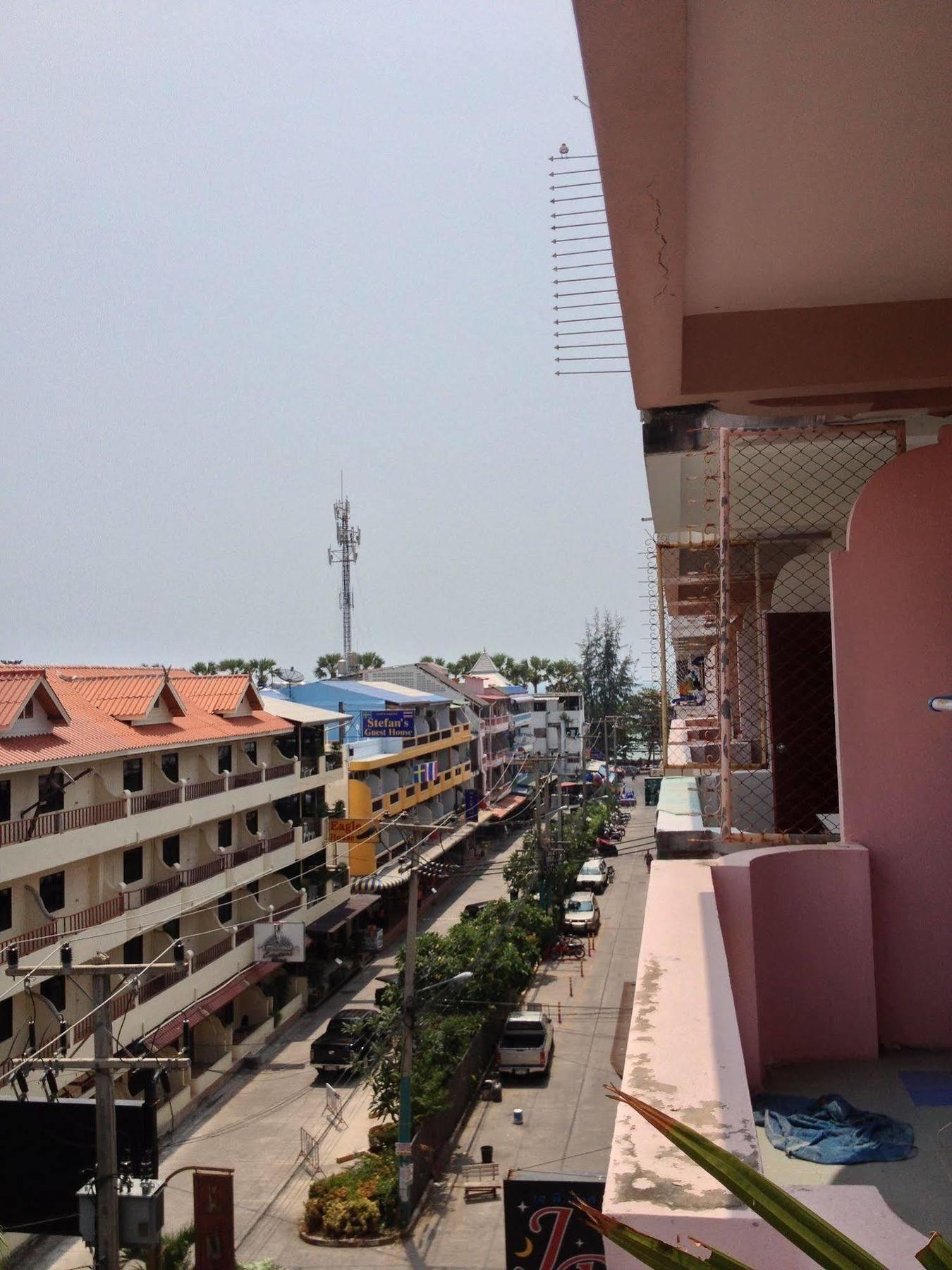 Artem'S Guesthouse Jomtien Beach Eksteriør billede