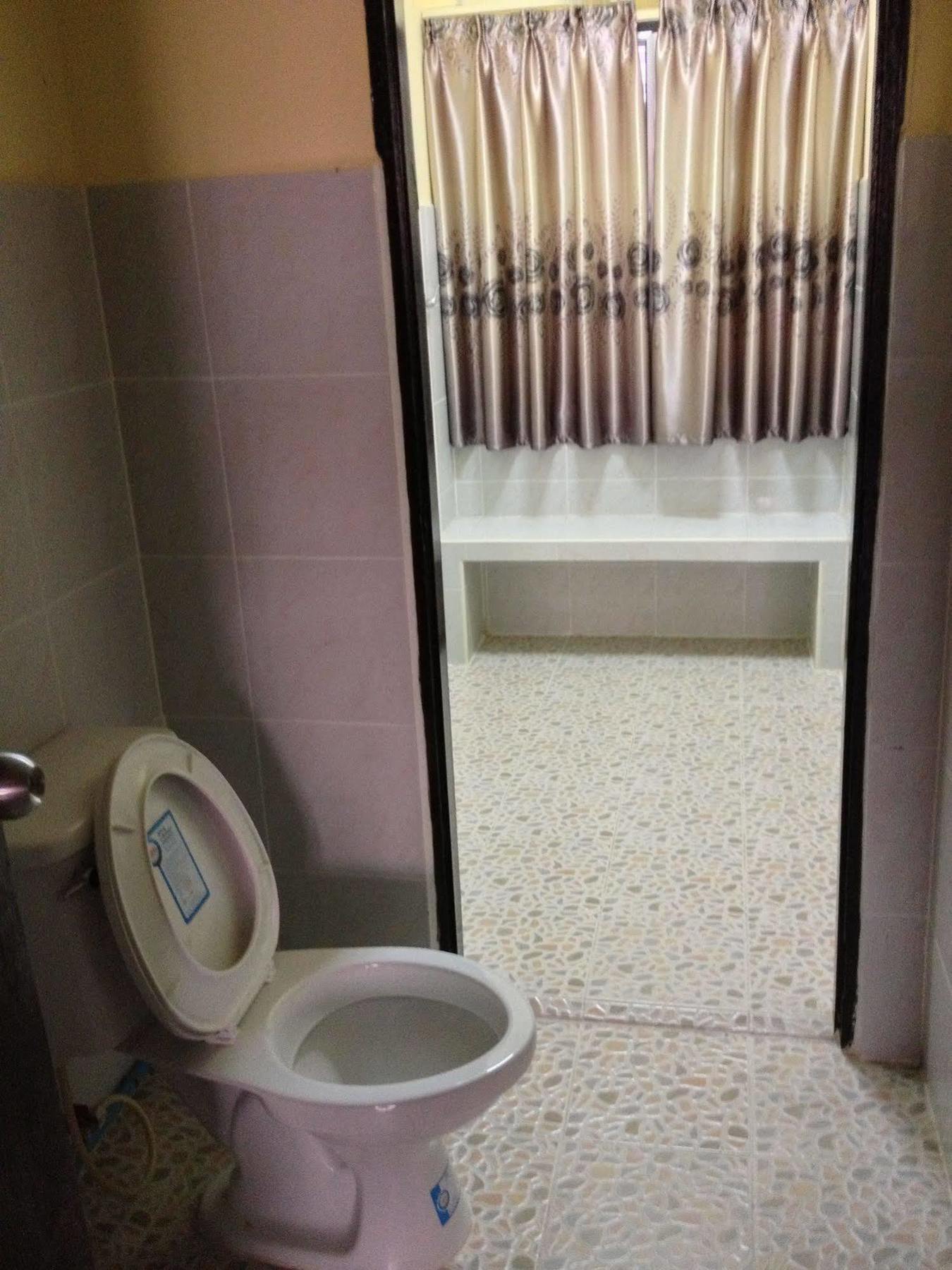 Artem'S Guesthouse Jomtien Beach Eksteriør billede