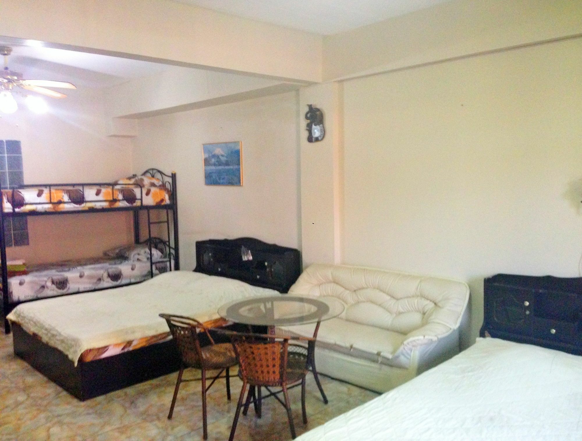 Artem'S Guesthouse Jomtien Beach Eksteriør billede