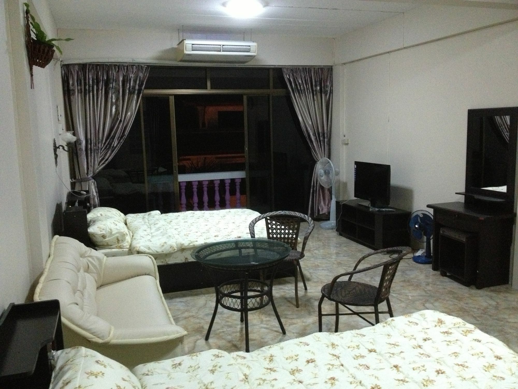 Artem'S Guesthouse Jomtien Beach Eksteriør billede
