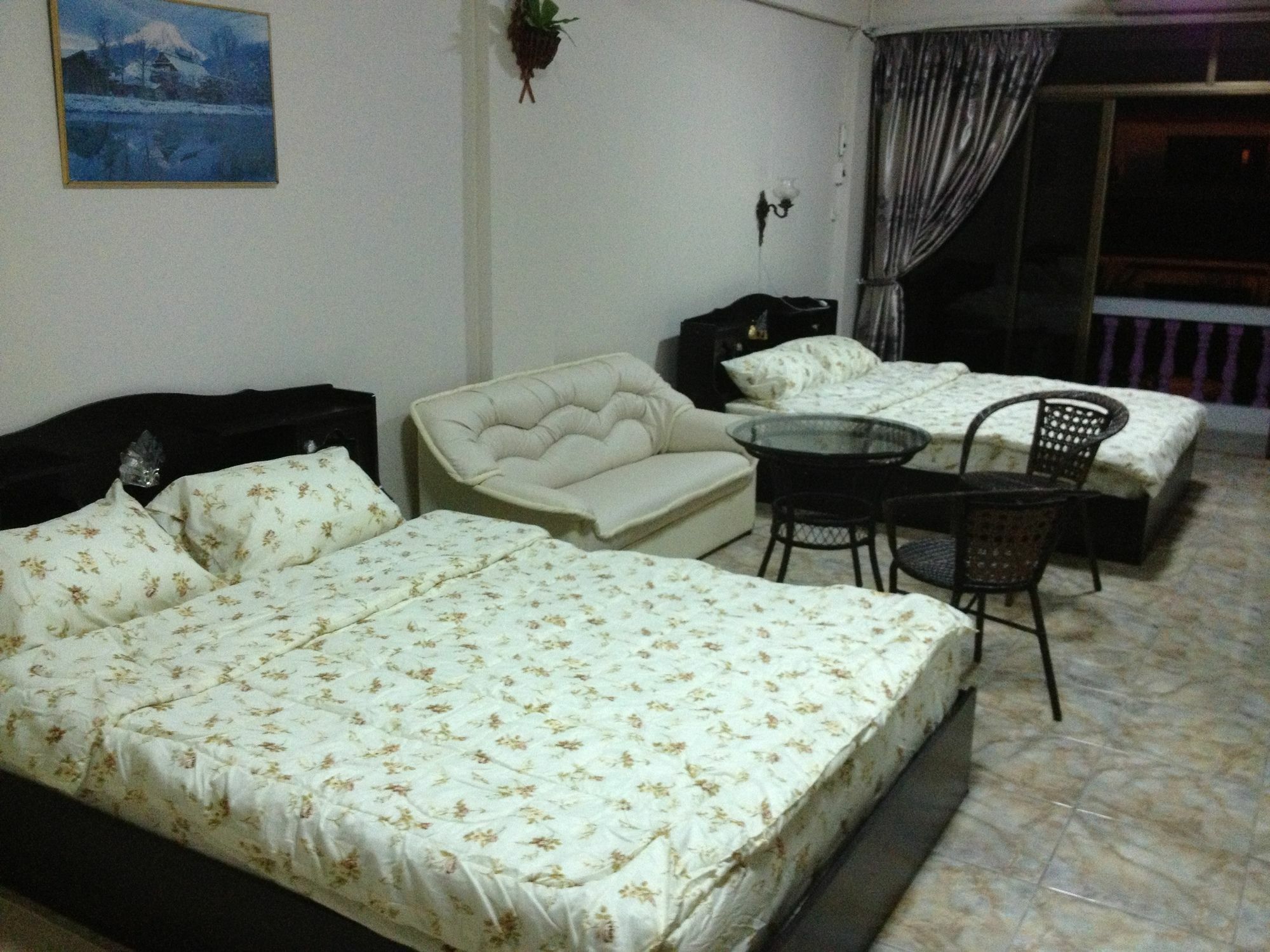 Artem'S Guesthouse Jomtien Beach Eksteriør billede